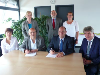 Am 12.7.2016 kamen die Vertreter/innen der von BGBA und BSO im Hanauer Rathaus zusammen, um mit der Unterzeichnung der Kooperationsvereinbarung ihre Zusammenarbeit zu besiegeln.