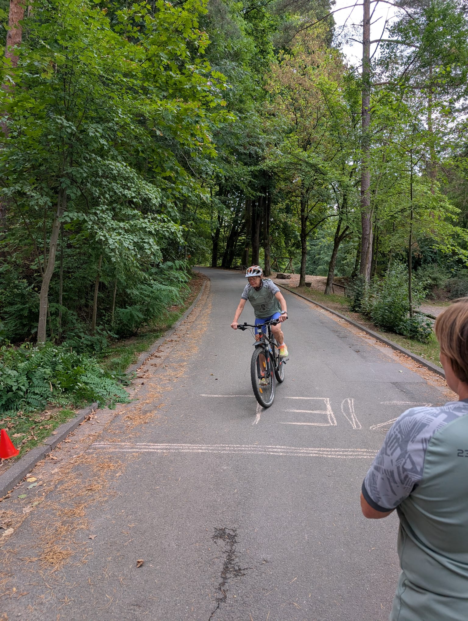 Teilnehmer auf der Radstrecke des 24. BSO-Natur-Triathlons